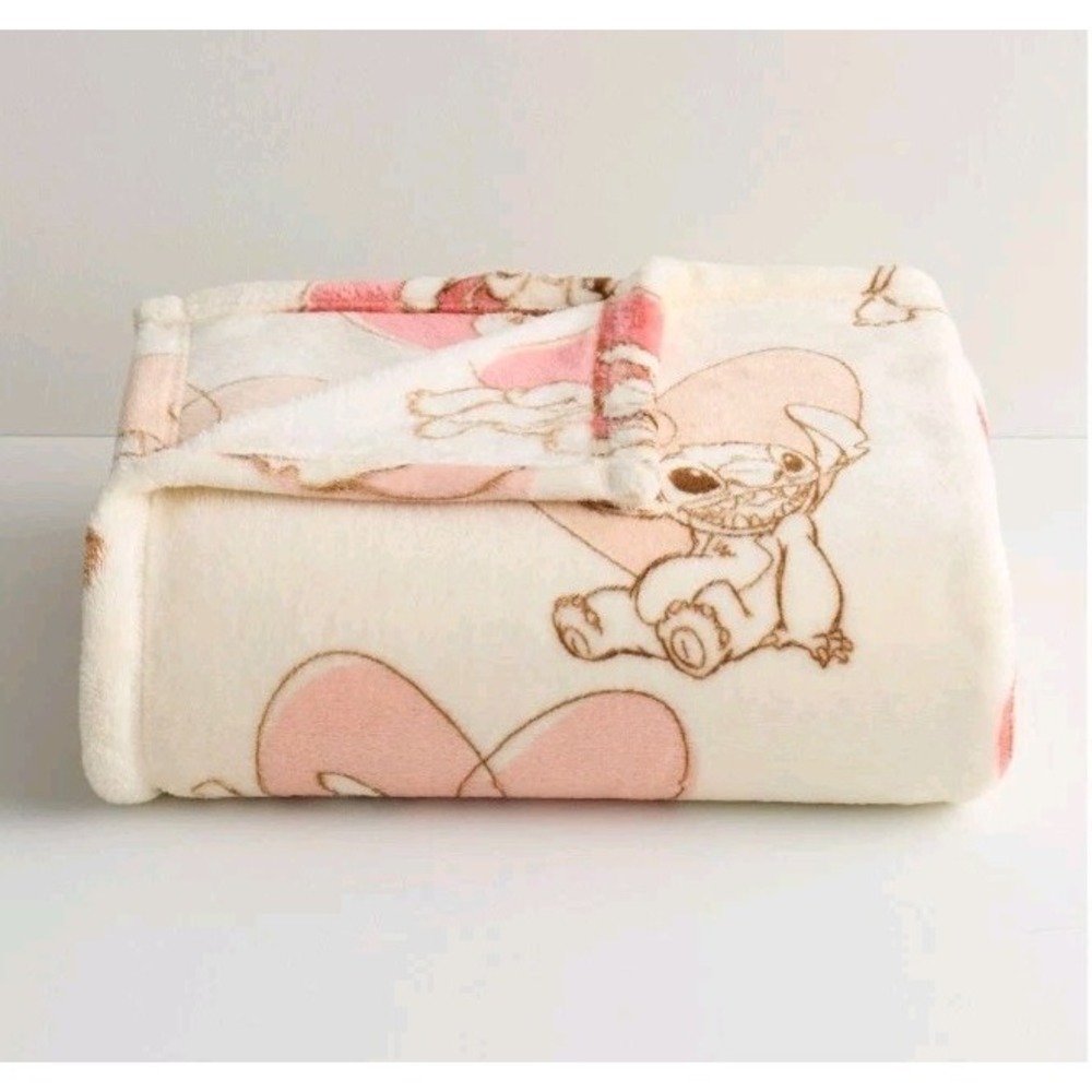 The Big One Stitch Valentine Oversized Plush Throw 5ft x 6ft Hearts Soft